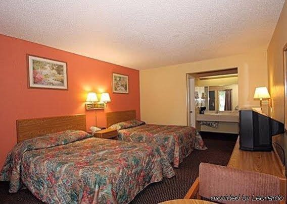 Фото Econo Lodge Urbandale-Northwest Des Moines