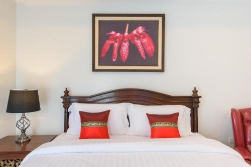 Фото The Velvet Orchid