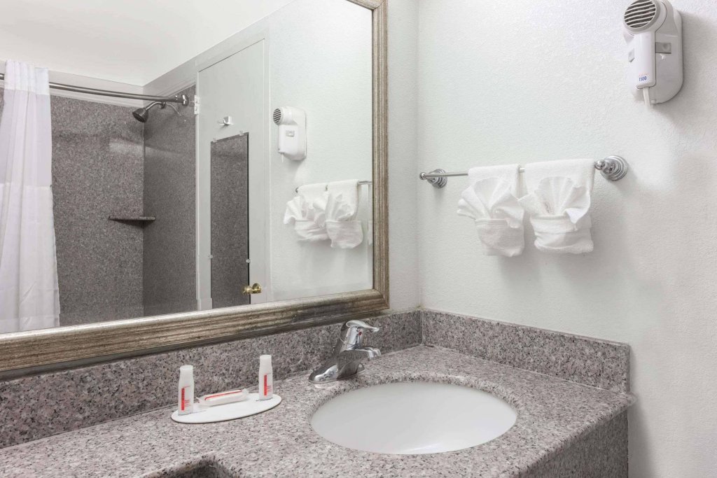 Фото Red Roof Inn Warrenton