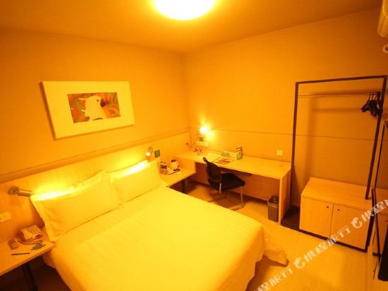 Фото Jinjiang Inn Changzhi Bayi Square