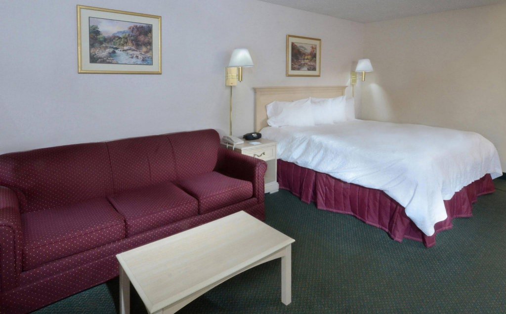 Фото Hampton Inn Martinsville