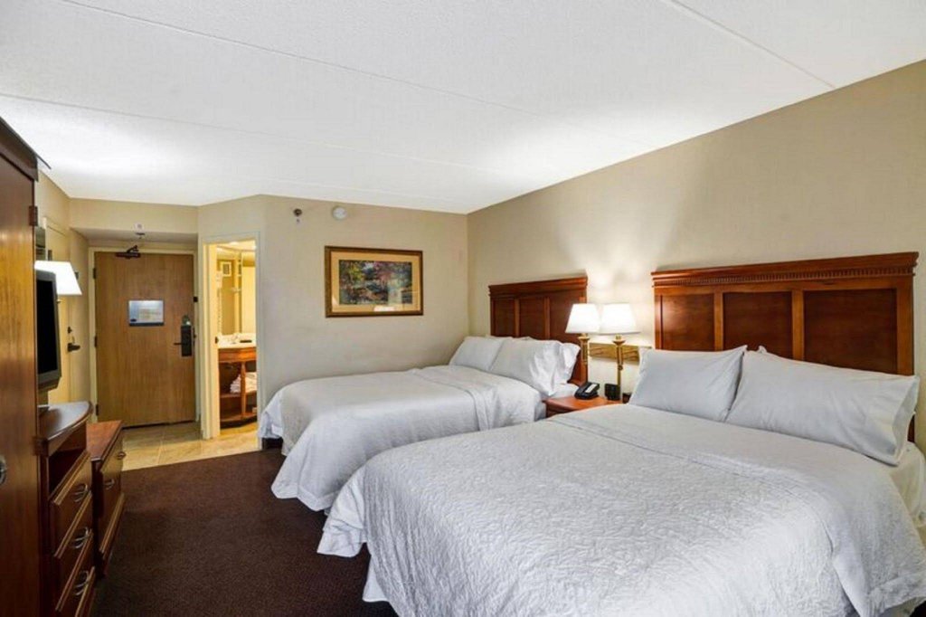 Фото Hampton Inn Albany-Wolf Road