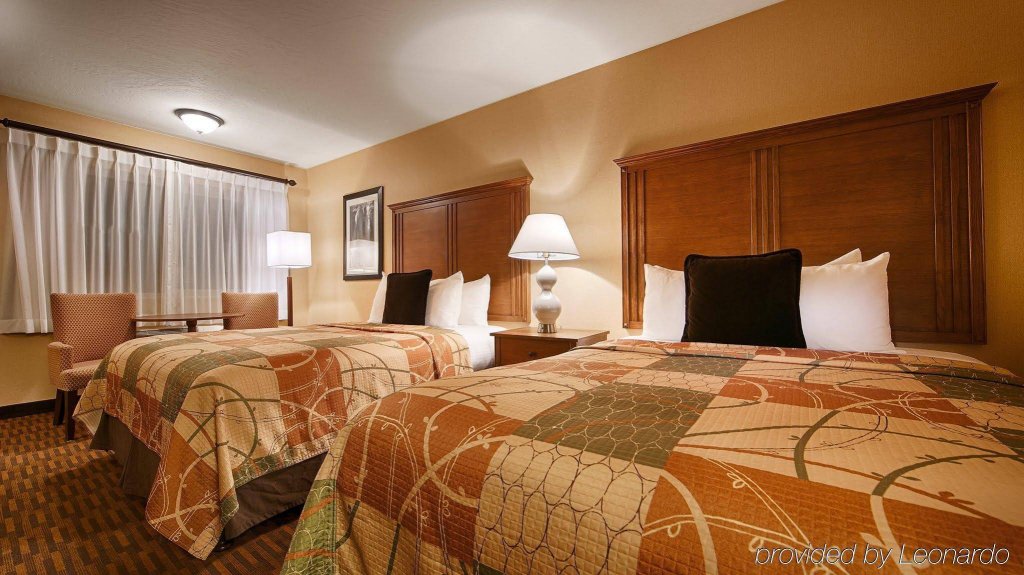 Фото Best Western Plus Hilltop Inn