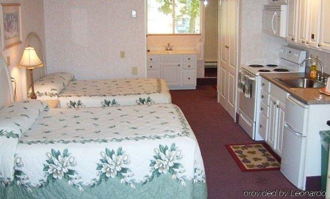 Фото Falmouth Heights Motor Lodge