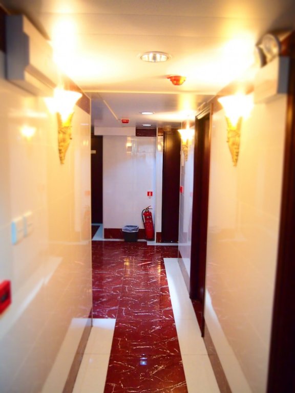 Фото Traveller's Hostel