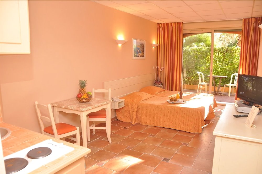 Фото Hotel Lou Castelet