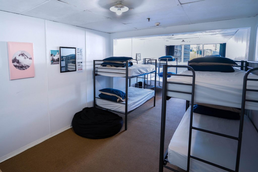 Фото Attic Backpackers