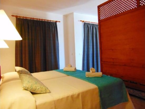 Фото Apartamentos Cabo de Baños by Mij