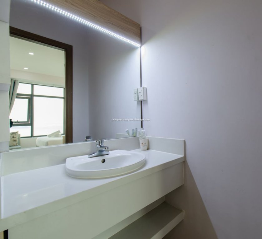 Фото Handy Beachfront Apartment