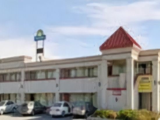 Фото Days Inn by Wyndham Mt. Sterling