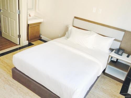 Фото Mayflower Boutique Hotel