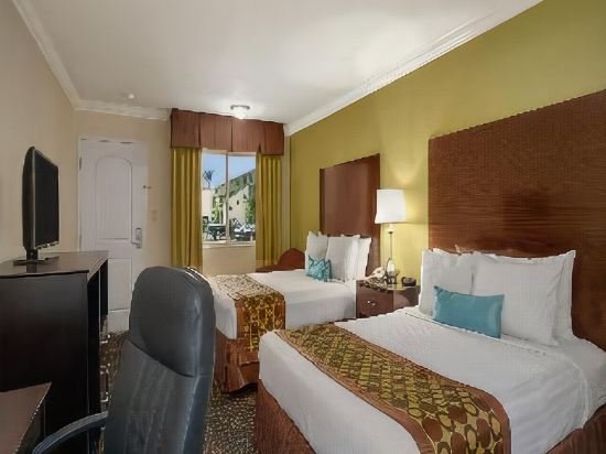 Фото Ramada by Wyndham Anaheim Maingate North