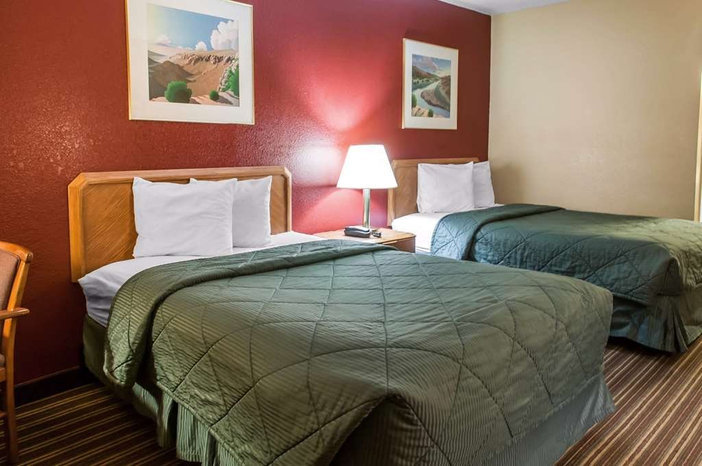 Фото Rodeway Inn East