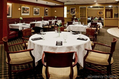 Гостиница Four Points by Sheraton Cleveland Airport в Кливленде