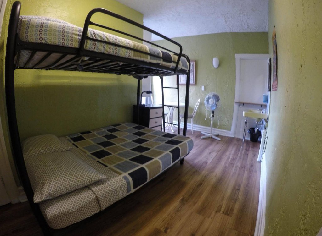 Фото Auberge du Plateau - Hostel