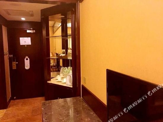 Фото Kunming Green Land Hotel