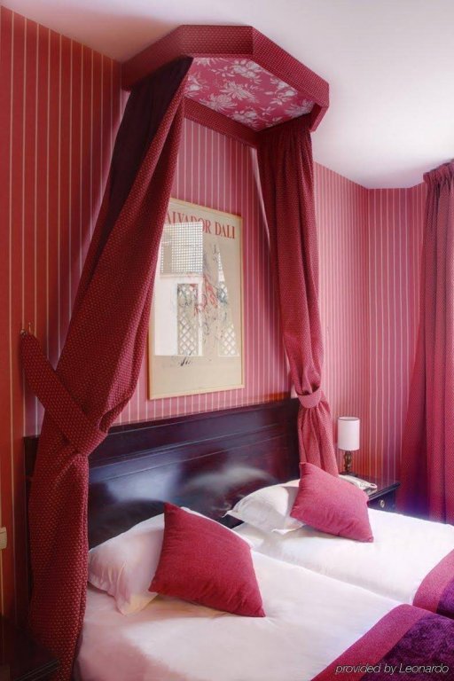 Фото The Hôtel de Neuville - Arc de Triomphe