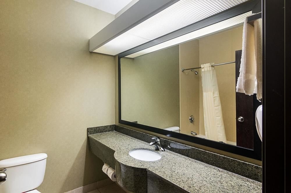 Фото Quality Suites Sherman