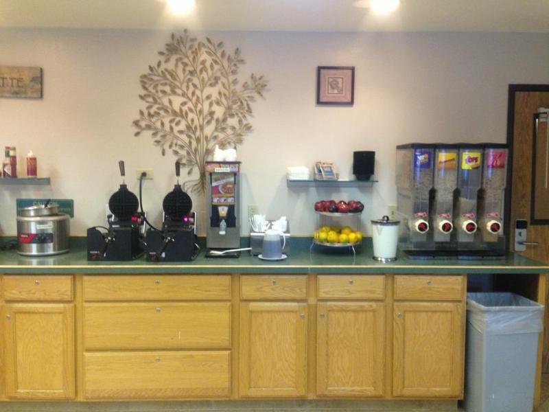 Фото Days Inn by Wyndham Kent 84th Ave