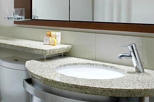 Фото Club Quarters Hotel, Wacker at Michigan, Chicago