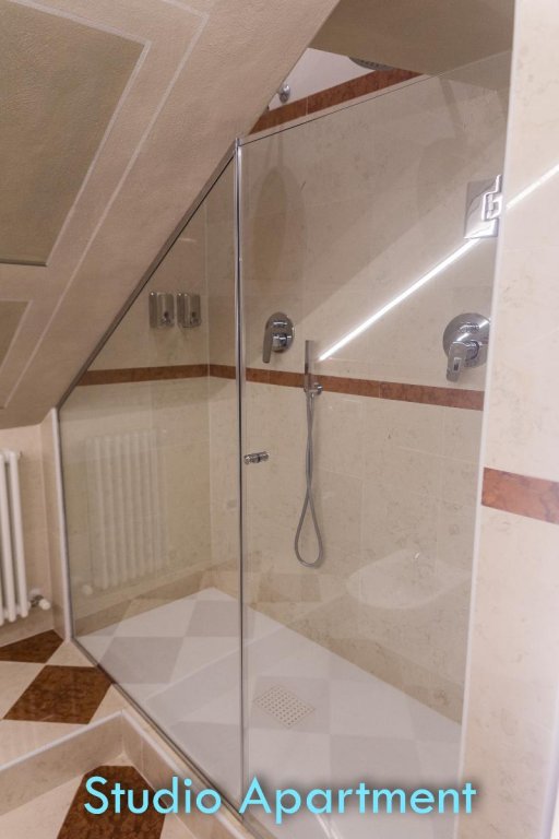 Фото Tra le Due Torri e Piazza Santo Stefano Apartment