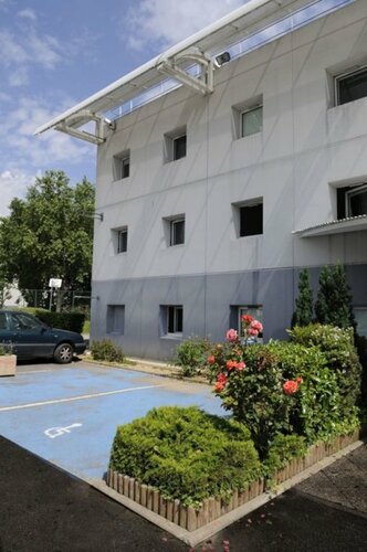 Гостиница Egg Hotel Sarcelles в Сарселе