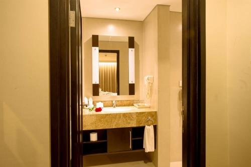 Фото Maestro Hotel Kota Baru