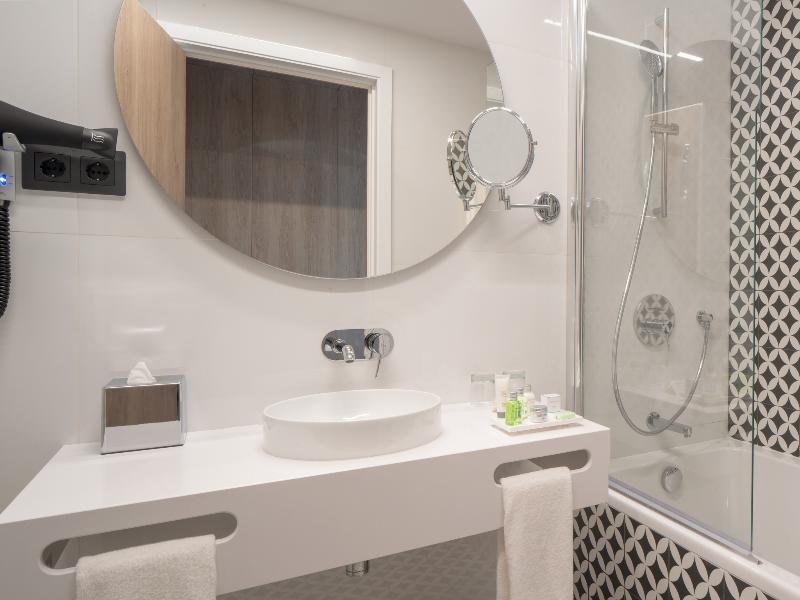 Фото Nh Hotel Porto Jardim