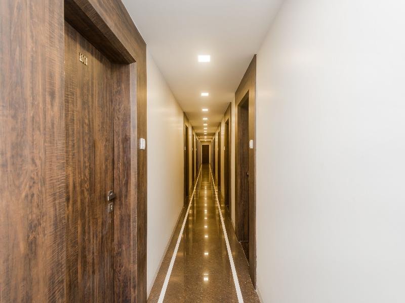 Фото Oyo 10650 Hotel Lotus Residency