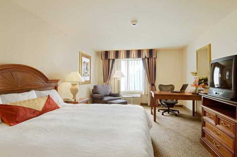 Фото Hilton Garden Inn Overland Park