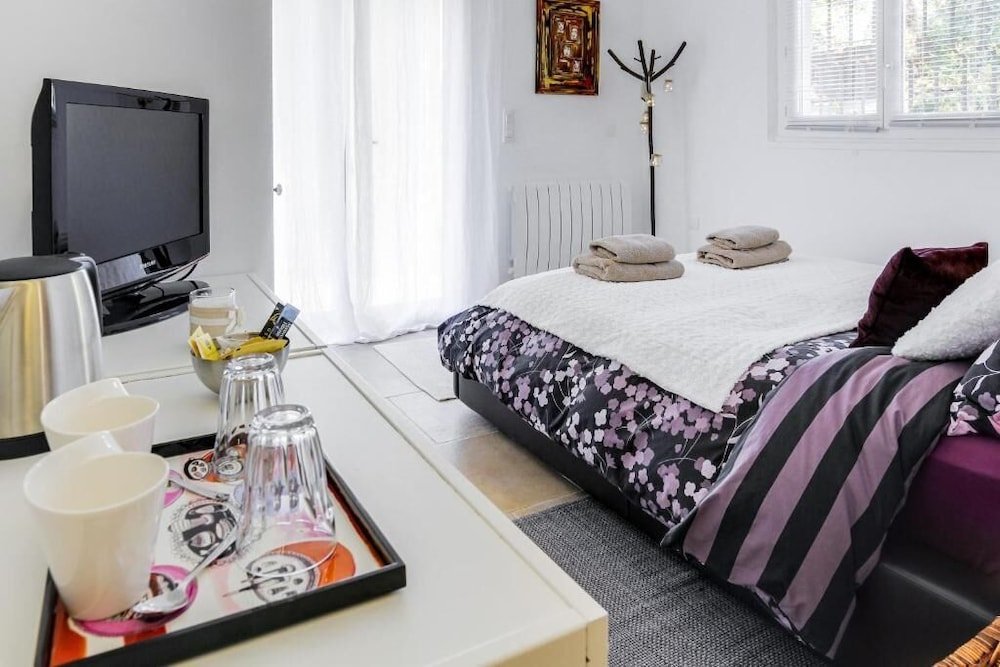 Фото Villa Les Lucioles - Chambre d'Hôtes