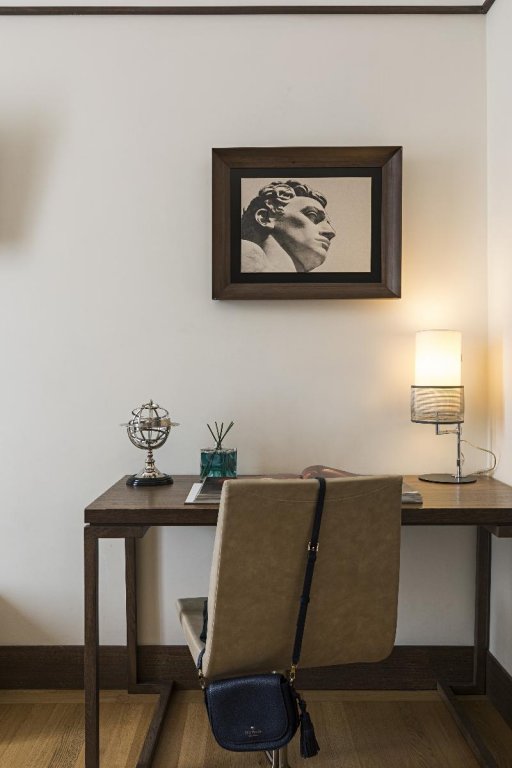 Фото The Independent Hotel