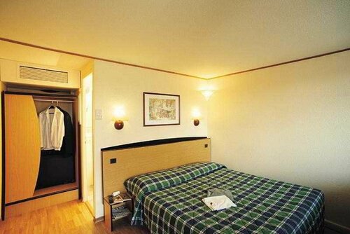 Гостиница Hotel Campanile Roissy-En-France в Ле-Ренси