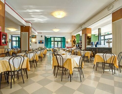 Гостиница Hotel Lungomare в Червии