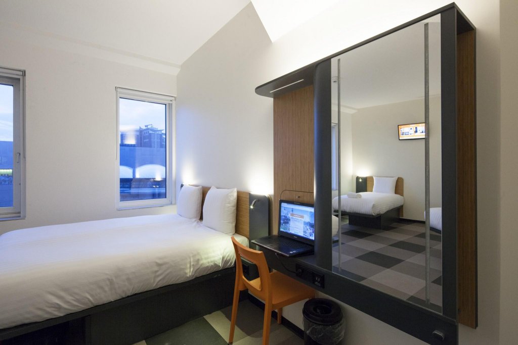 Фото EasyHotel Amsterdam Arena Boulevard