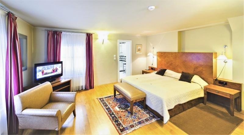 Фото The Golden Wheel