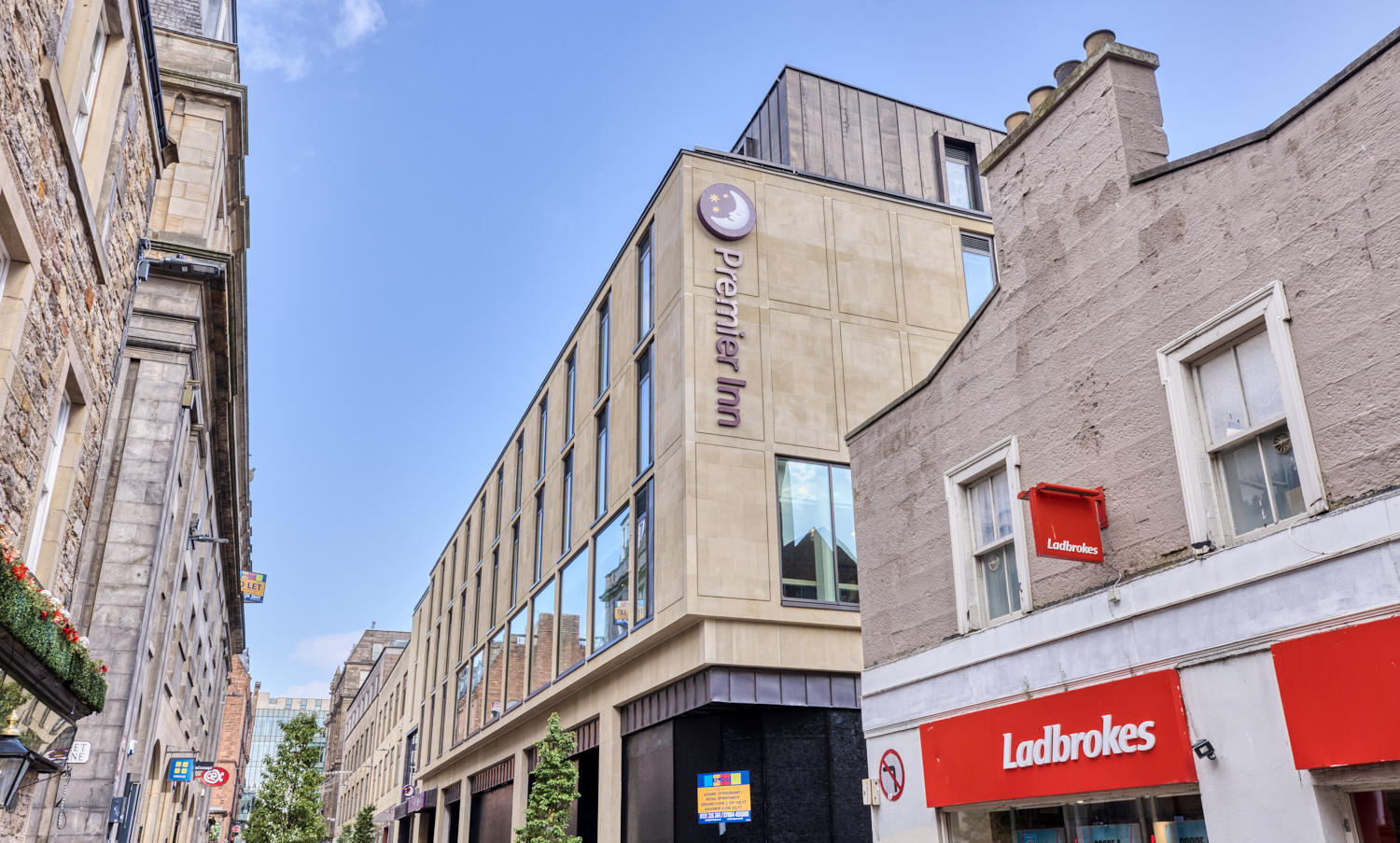 Фото Hub by Premier Inn Edinburgh City Centre