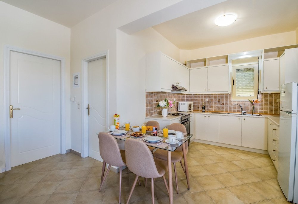 Фото Dione Apartment with Terrace near Kalathas beach