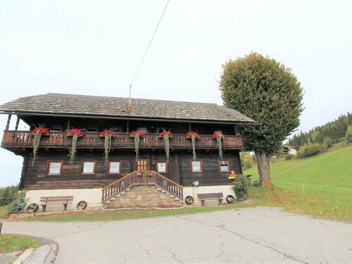 Гостиница Scenic Farmhouse in Fresach near Lake Millstättersee