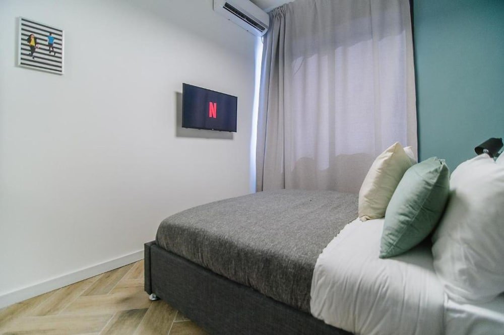 Фото Monochrome Rothschild - Smart Hotel by Loginn Tel Aviv