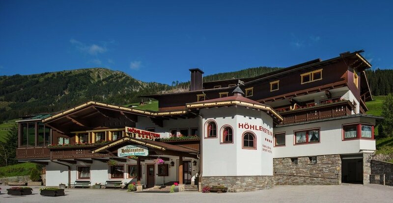 Гостиница Familien- und Sporthotel H& xF6; hlenstein в Туксе