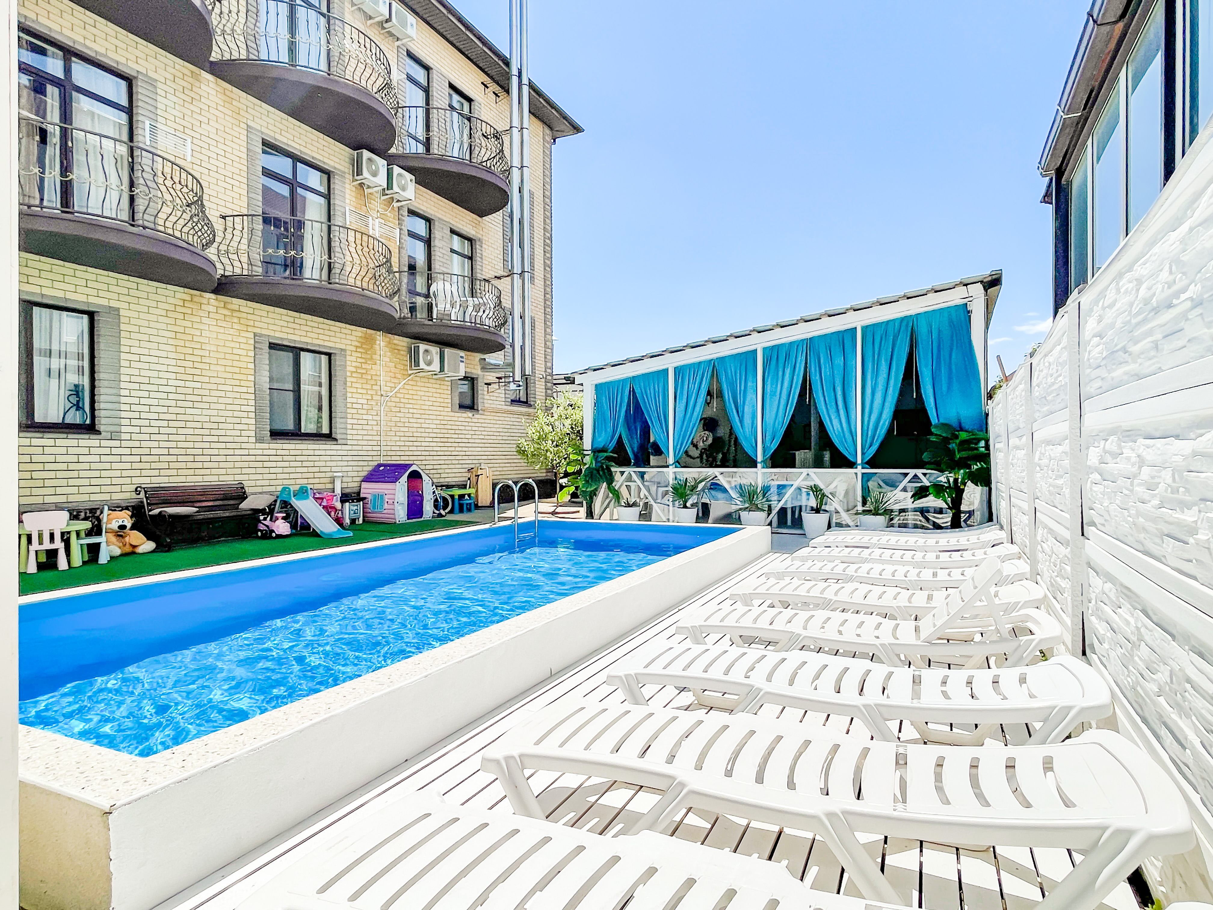 Фото отеля 1