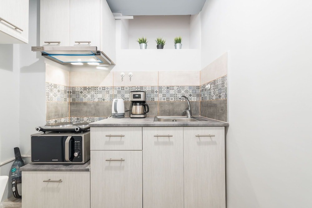 Фото Welcoming Koukaki Home by Cloudkeys