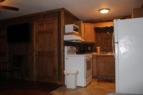 Фото Shawnee Trails Lodging and Suites