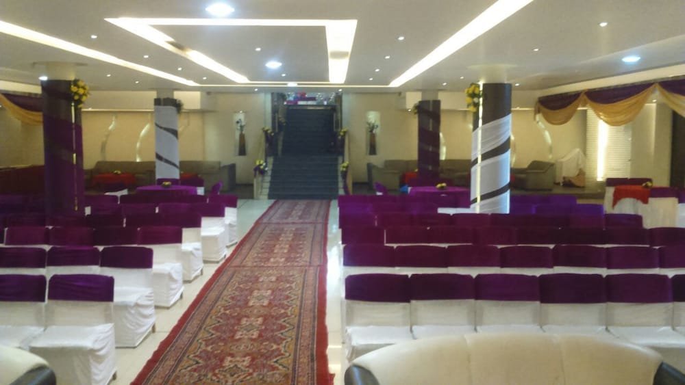 Фото Hotel Shagun