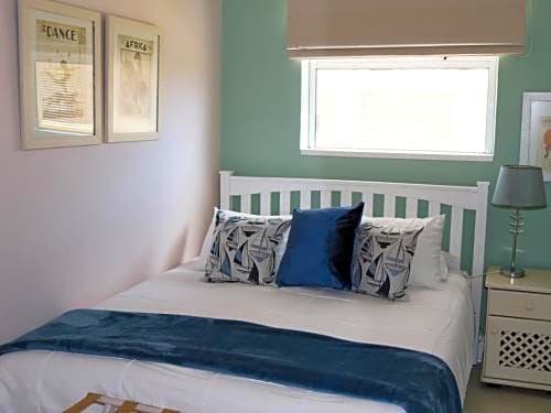 Фото Dolphin Inn Guesthouse