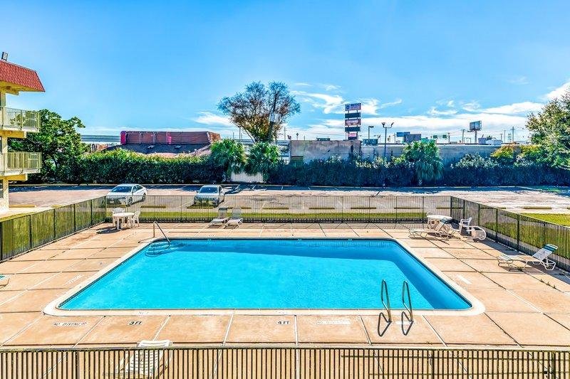 Фото Oyo Hotel Houston Southwest I-69