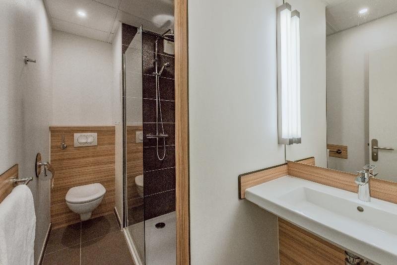 Фото Campanile Chartres Centre - Gare - Cathédrale