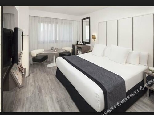 Гостиница Melia Lebreros в Севилье