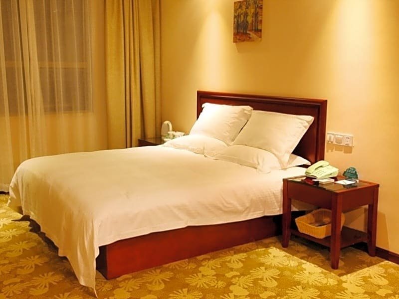 Фото GreenTree Guiyang Shifu Court Street Hotel